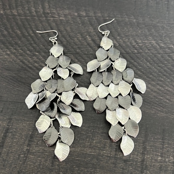 Grey and Silver hanging feather earrings - Picture 1 of 1
